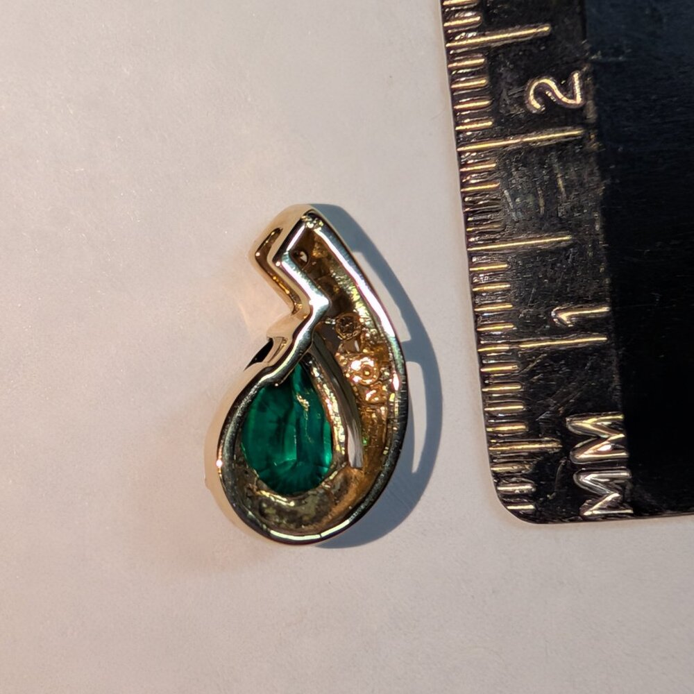 10K Yellow Gold Emerald & Diamond Pendant - Picture 4 of 4